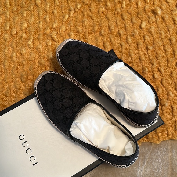 Gucci shoes size 8US, I just wore them out 3 times their on perfect condition - Picture 4 of 14